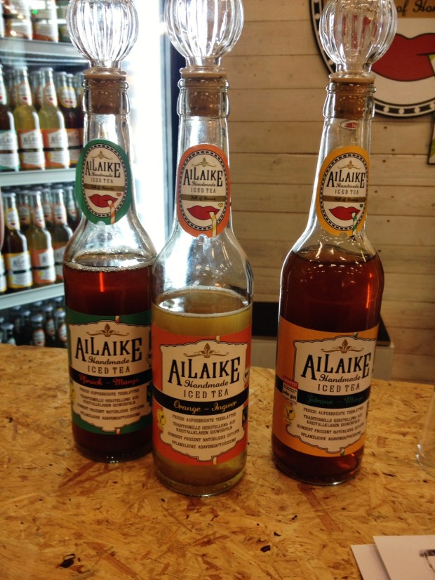 Drei Flaschen Eistee